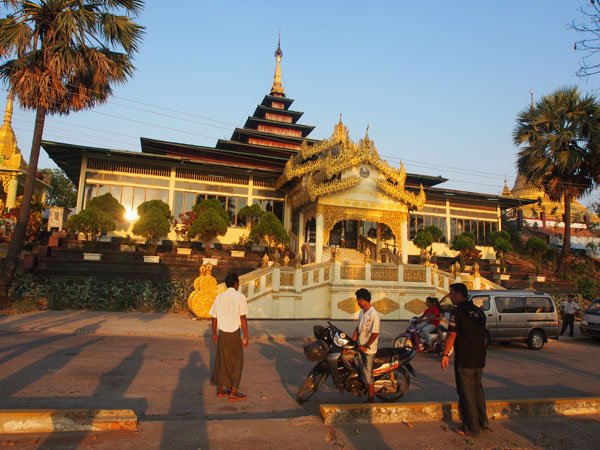町の中心にある寺院
